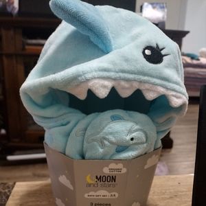 Baby 3 piece hooded towel and bath slippers